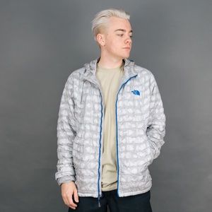 The North Face Thermoball zip up hooded jacket 🌧